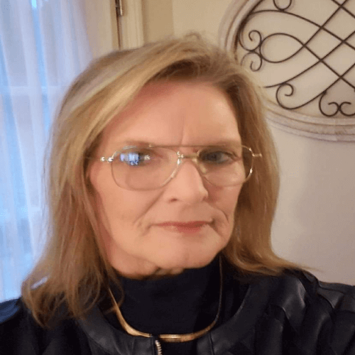 Kim M.